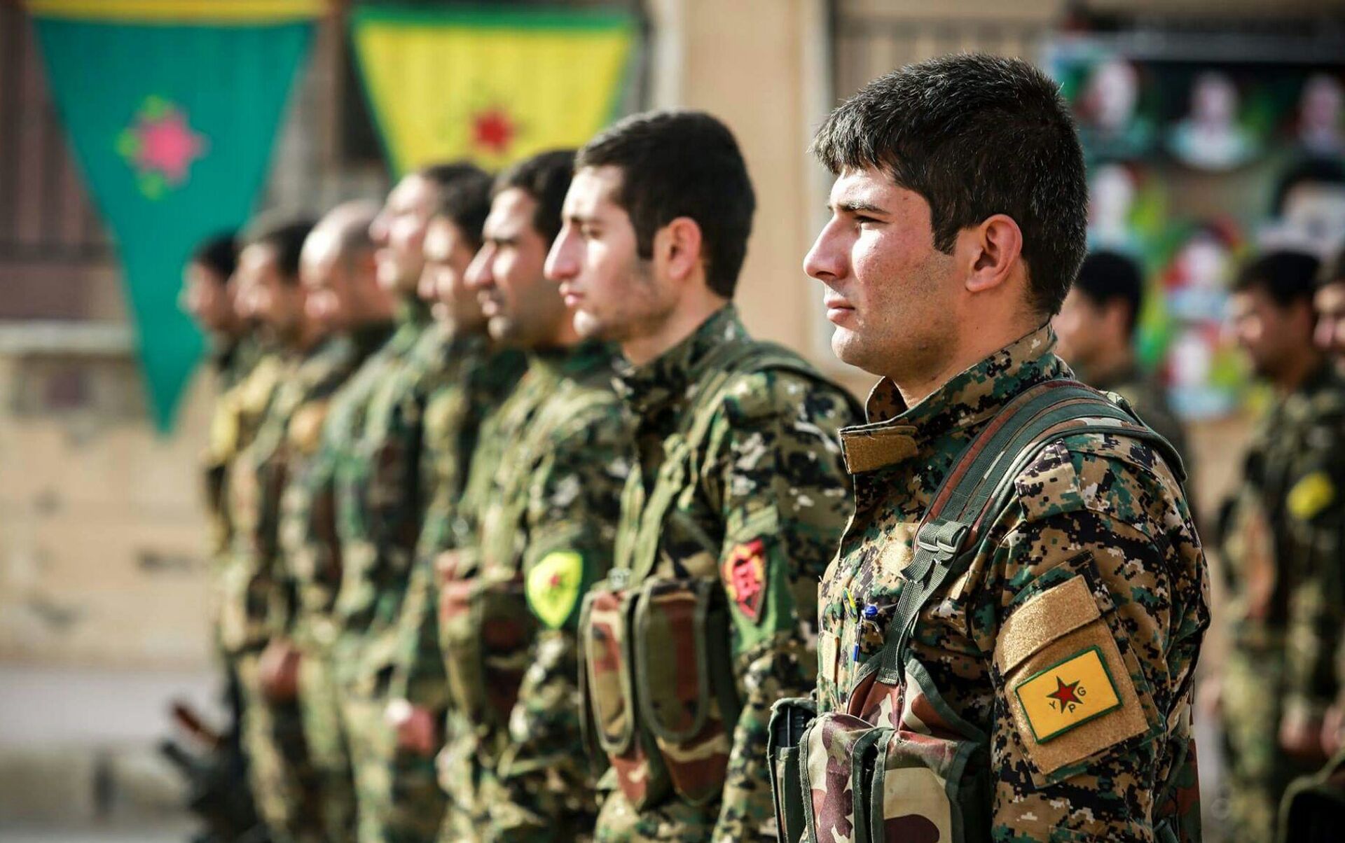 Курди перевод. Курды шафииты. Курдская армия. Сирийские курды. Армия Курдистана.