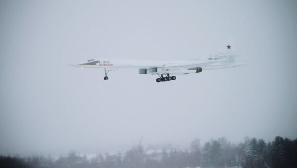 El nuevo bombardero estratégico Tu-160 'Piotr Deinekin' - Sputnik Mundo