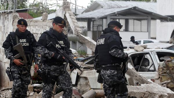 Consecuencias del ataque con coche bomba en una comisaría de Ecuador - Sputnik Mundo