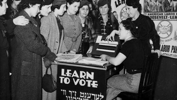 Mujeres se enseñan a votar en EEUU en 1935 - Sputnik Mundo