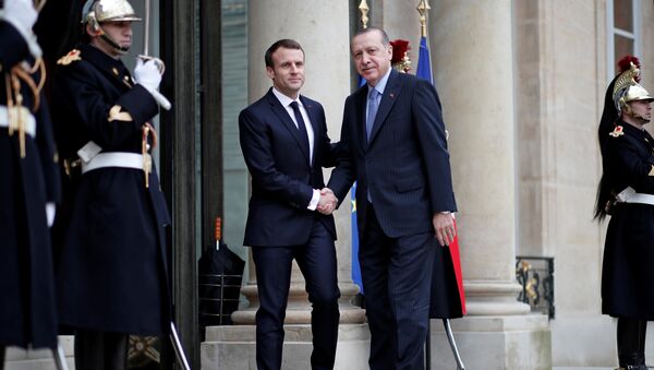 El presidente francés, Emmanuel Macronturco y el presidente turco, Recep Tayyip Erdogan - Sputnik Mundo