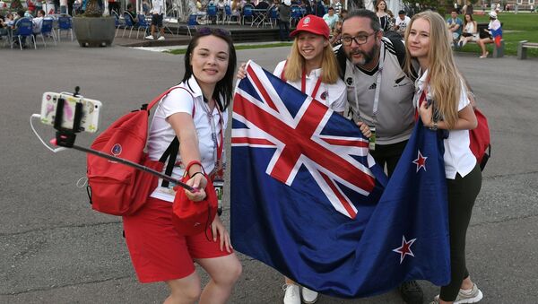 Los fanáticos del equipo nacional de Nueva Zelanda se hacen selfis - Sputnik Mundo