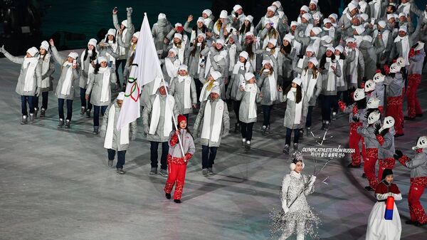 Deportistas rusos durante la ceremonia de la apertura de JJOO - Sputnik Mundo