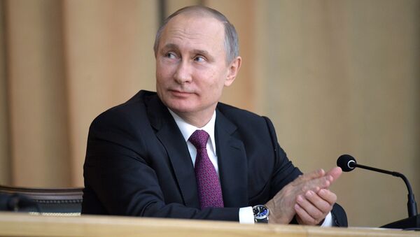 Vladímir Putin, candidato independiente - Sputnik Mundo