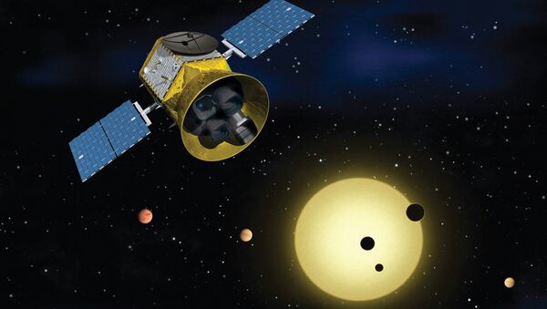 El satélite Transiting Exoplanet Survey (TESS) de la NASA (impresión artística) - Sputnik Mundo