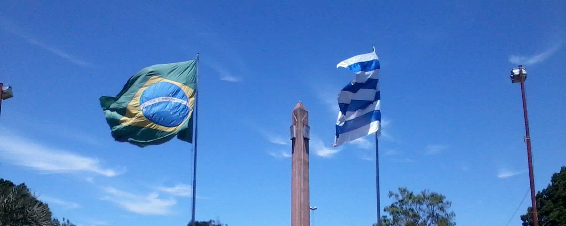 Frontera de la Paz entre Uruguay y Brasil, plaza internacional de Rivera-Santana do Livramento. - Sputnik Mundo, 1920, 22.06.2021