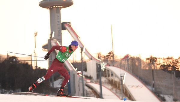 Deportista ruso Alexandr Bolshunov en el semifinal del sprint por equipos de esquí de fondo en JJOO de Pyeongchang - Sputnik Mundo
