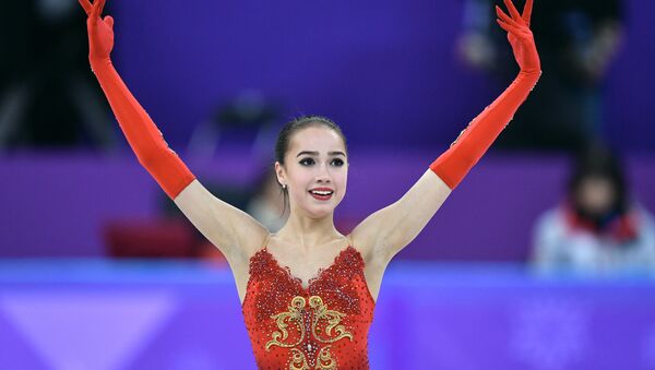 La patinadora Alina Zaguítova - Sputnik Mundo