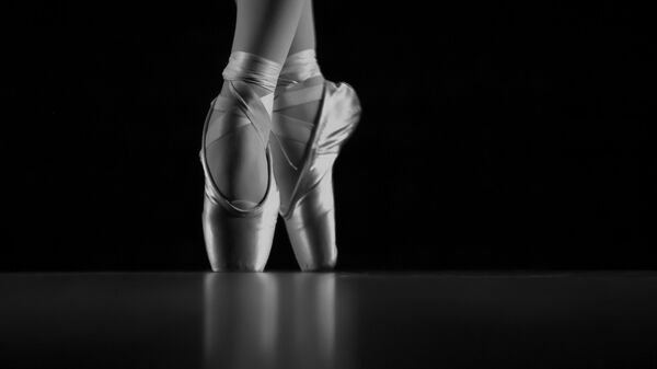Pies de una bailarina de ballet - Sputnik Mundo