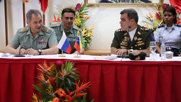 Serguéi Shoigú, ministro de Defensa de Rusia y Vladimir Padrino López, ministro de Defensa de Venezuela - Sputnik Mundo