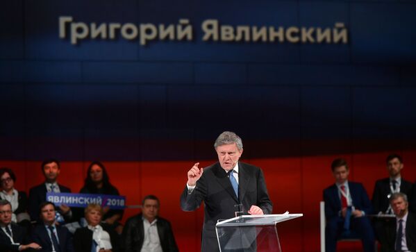 El candidato presidencial Grigori Yavlinski durante el congreso del partido Yábloko - Sputnik Mundo