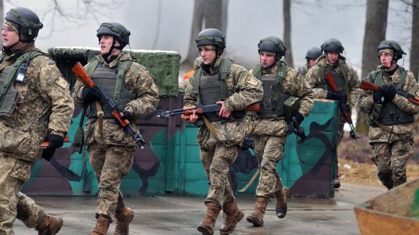 Los militares ucranianos en una base situada en la provincia ucraniana de Leópolis - Sputnik Mundo