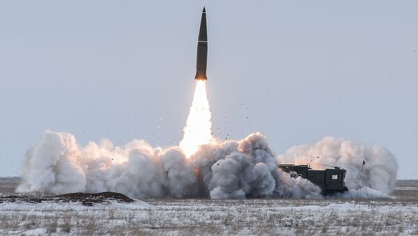 Prueba de un misil balístico en el polígono Kapustin Yar en Rusia (archivo) - Sputnik Mundo