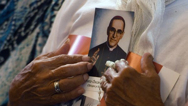 Un retrato del arzobispo de El Salvador, Óscar Arnulfo Romero - Sputnik Mundo