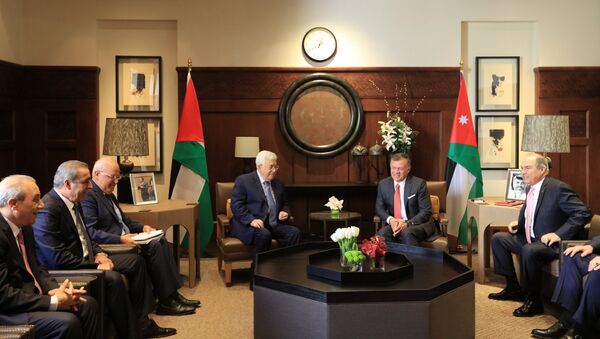 El presidente palestino, Mahmud Abás, y el rey Abdalah de Jordania - Sputnik Mundo
