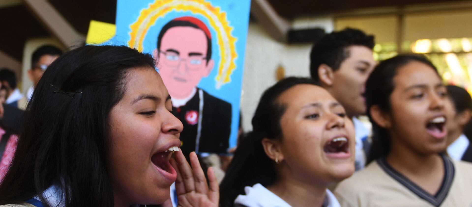 Los creyentes católicos celebran la canonización de monseñor Óscar Romero, arzobispo salvadoreño - Sputnik Mundo, 1920, 14.03.2018