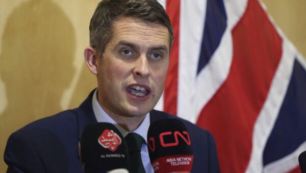 Gavin Williamson, ministro de Defensa británico - Sputnik Mundo