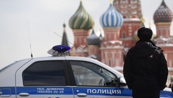 Un policía ruso en la Plaza Roja en Moscú - Sputnik Mundo