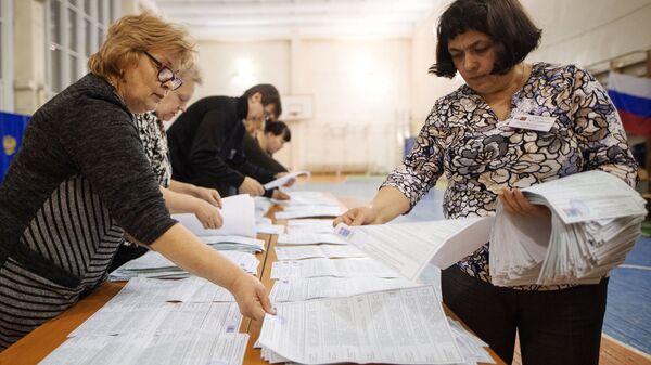 El recuento de votos en las elecciones presidenciales de Rusia - Sputnik Mundo