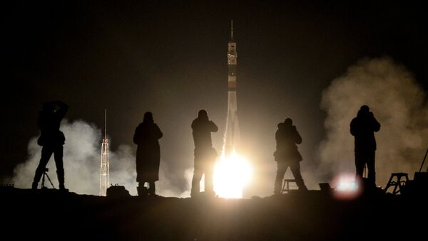 Запуск ракеты-носителя Союз-ФГ с кораблем Союз МС-08 на космодроме Байконур - Sputnik Mundo