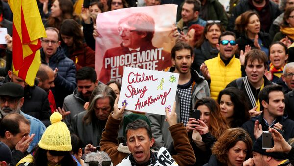 Los catalanes protestan tras la detención de Puigdemont - Sputnik Mundo