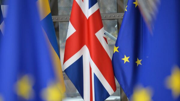 Banderas del Reino Unido y la UE - Sputnik Mundo