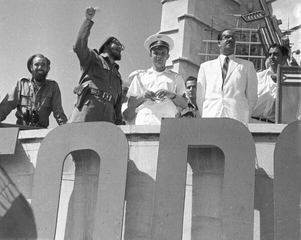 Fidel Castro y Yuri Gagarin en la Plaza de la Revolución, en 1961 Fidel Castro y Yuri Gagarin en la Plaza de la Revolución, en 1961 - Sputnik Mundo
