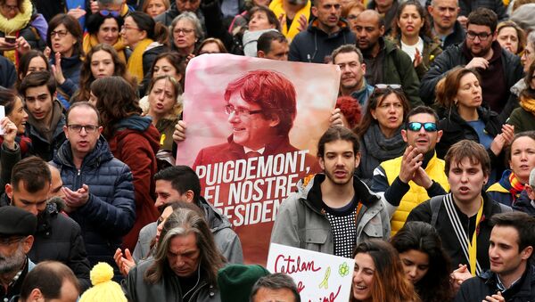 Los catalanes protestan tras la detención de Puigdemont - Sputnik Mundo