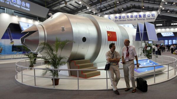 Un modelo de la estación espacial china Tiangong-1 en un salón aeroespacial en China - Sputnik Mundo
