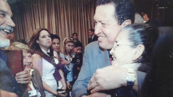 Rafaela Baroni y Hugo Chávez, expresidente de Venezuela - Sputnik Mundo