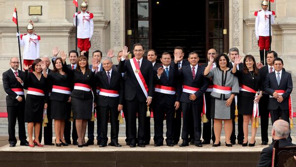 El presidente de Perú, Martín Vizcarra, y su nuevo gabinete - Sputnik Mundo
