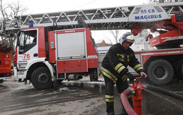 Un incendio el centro comercial Persey en Moscú, Rusia - Sputnik Mundo