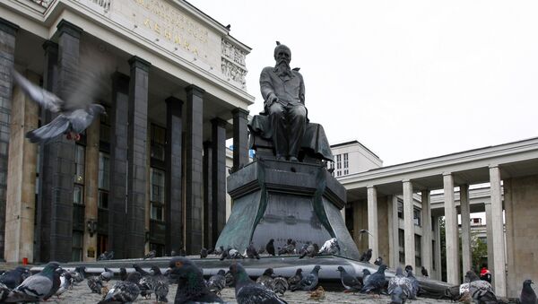 El monumento de Dostoievski en Moscú - Sputnik Mundo