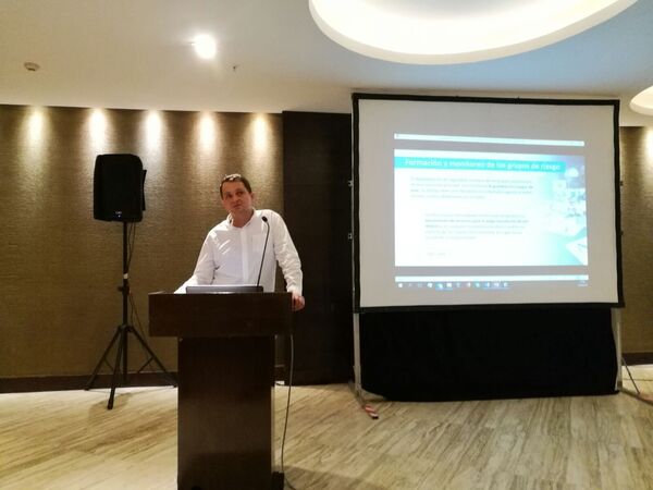 Vladimir Prestes, director de SearchInform Brasil, en la conferencia en Buenos Aires. Vladimir Prestes, director de SearchInform Brasil, en la conferencia en Buenos Aires. - Sputnik Mundo