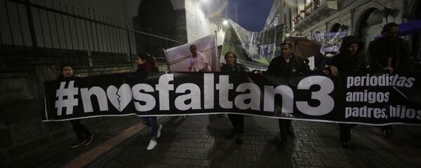 Familiares de los periodistas secuestrados en la frontera entre Colombia y ecuador Familiares de los periodistas secuestrados en la frontera entre Colombia y ecuador - Sputnik Mundo