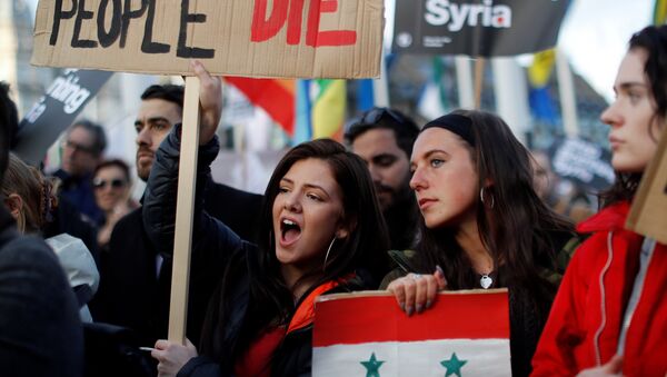 Manifestaciones en Londres en protesta por los ataques aéreos contra Siria - Sputnik Mundo