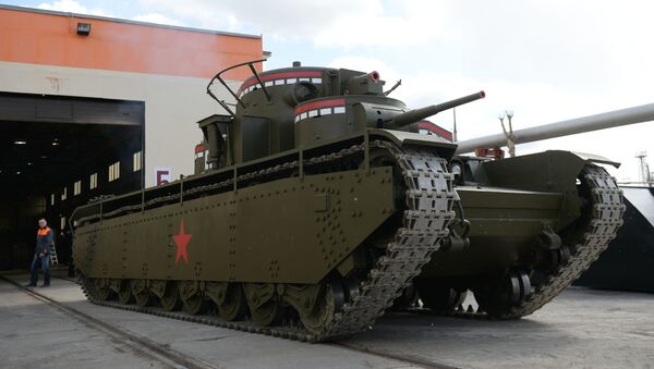 Los solemnes mamuts de Stalin,  un legendario tanque soviético recreado en los Urales - Sputnik Mundo