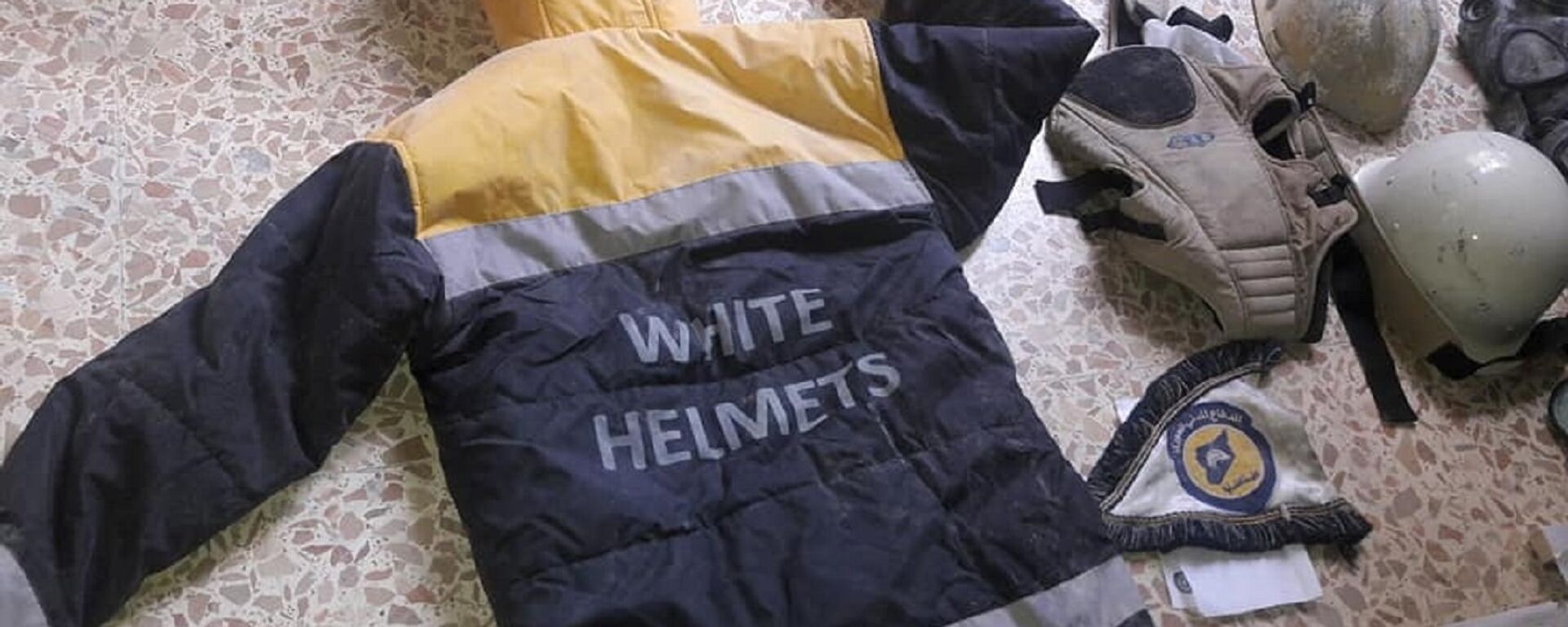 El uniforme de los Cascos Blancos hallado en un laboratorio en Guta Oriental - Sputnik Mundo, 1920, 03.09.2020