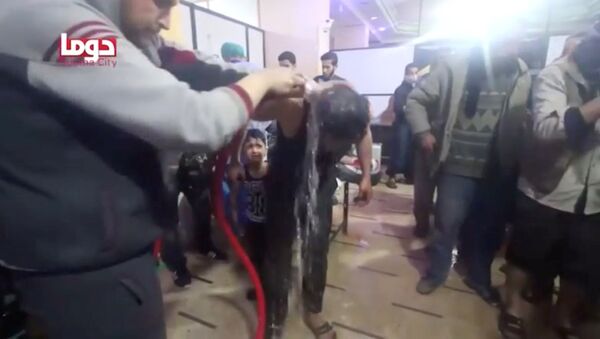 Captura de pantalla del vídeo del supuesto ataque químico en Duma, Siria - Sputnik Mundo