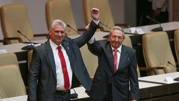 El nuevo presidente de Cuba, Miguel Díaz-Canel, junto con Raul Castro - Sputnik Mundo