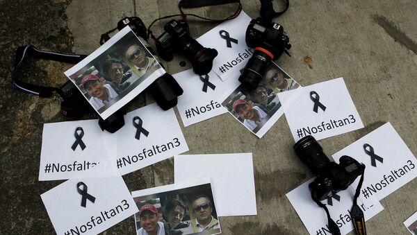 Homenaje a los periodistas asesinados en la frontera entre Ecuador y Colombia (archivo) - Sputnik Mundo