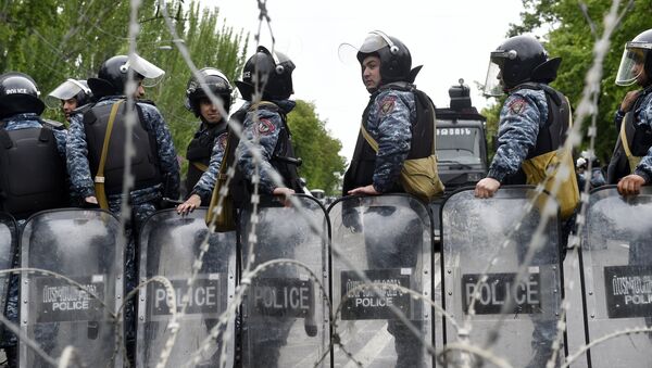 La policía de Armenia - Sputnik Mundo