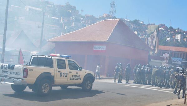Policía durante la manifestación opositora en Antananarivo, Madagascar - Sputnik Mundo