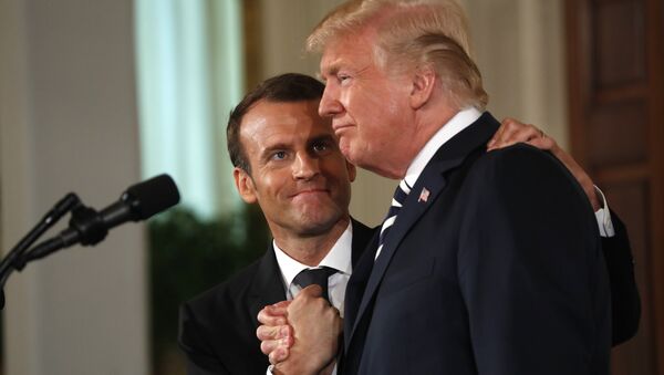 El presidente de Francia, Emmanuel Macron, y su homólogo estadounidense, Donald Trump - Sputnik Mundo