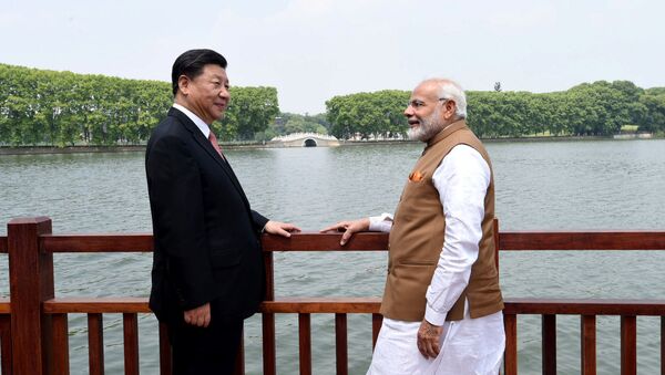 Presidente de China, Xi jinping, y primer ministro de la India, Narendra Modi - Sputnik Mundo