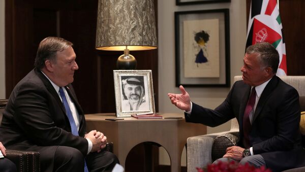 El secretario de Estado de EEUU, Mike Pompeo, y el rey Abdullah de Jordania - Sputnik Mundo