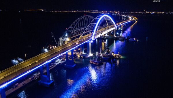 Las luces del puente de Crimea - Sputnik Mundo