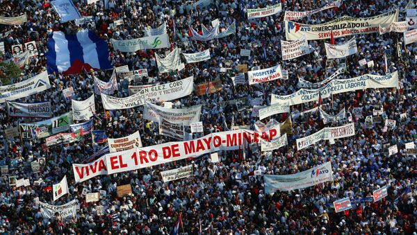 La manifestación por el Día Internacional del Trabajo en La Habana - Sputnik Mundo