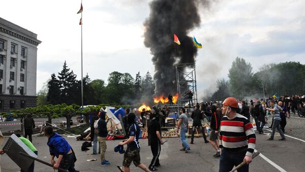Disturbios enfrente de la Casa de los Sindicatos en Odesa, Ucrania (el 2 de mayo de 2014) - Sputnik Mundo