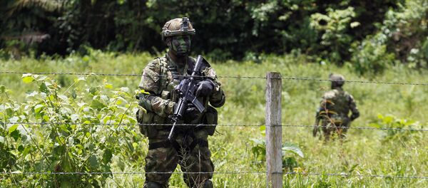 Militares colombianos en la frontera con Ecuador Militares colombianos en la frontera con Ecuador - Sputnik Mundo